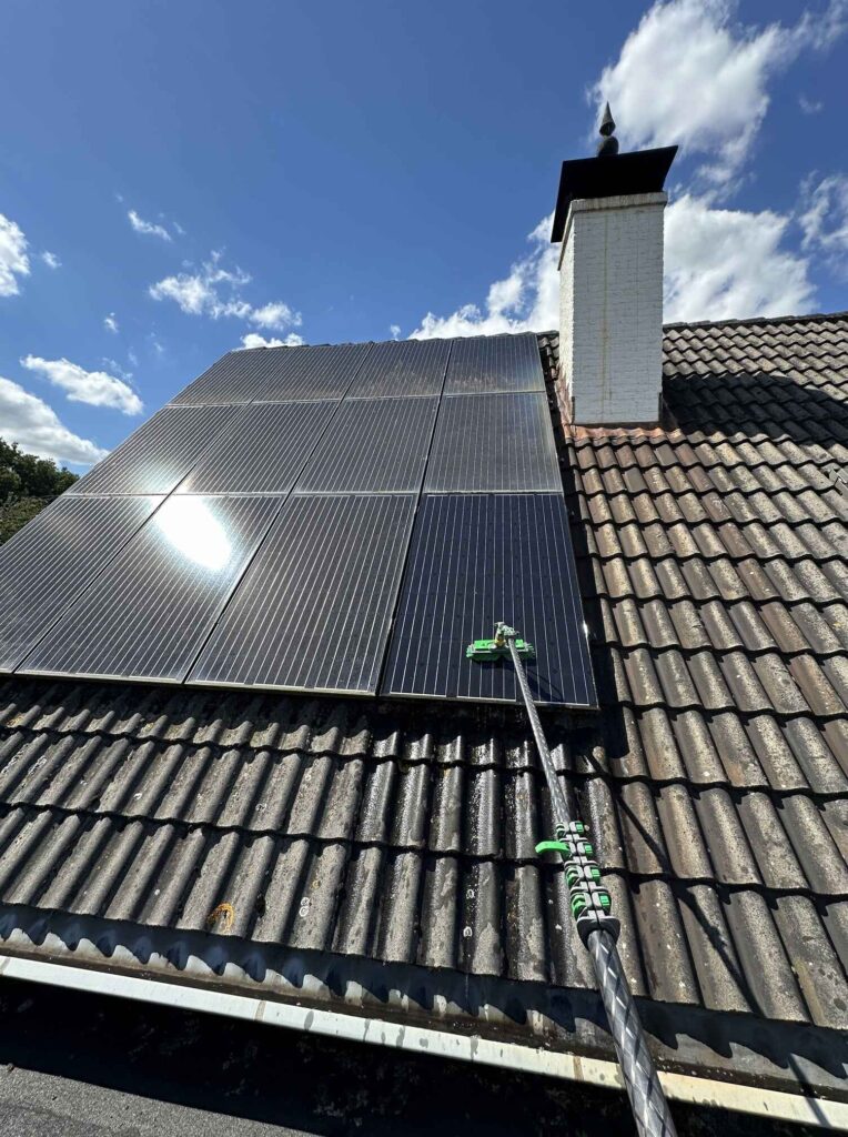 Zonnepanelen schoonmaken